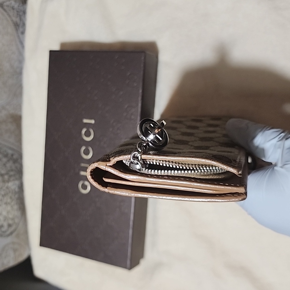 Authentic Gucci Brown Monogram Women's Wallet Light Corner Rub - Picture 6 of 7